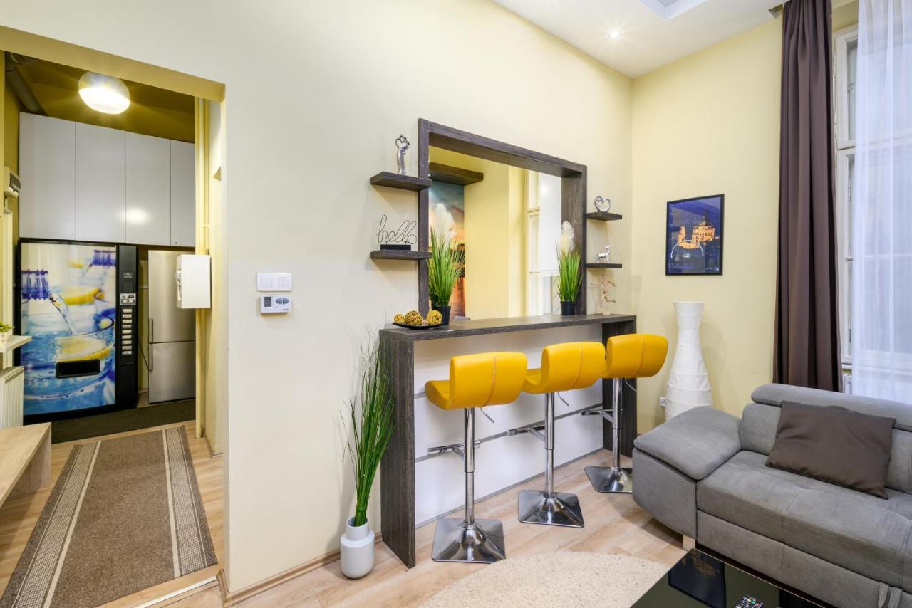Downtown Deluxe-Two Bedroom Apartment With Sauna Budapest Bagian luar foto