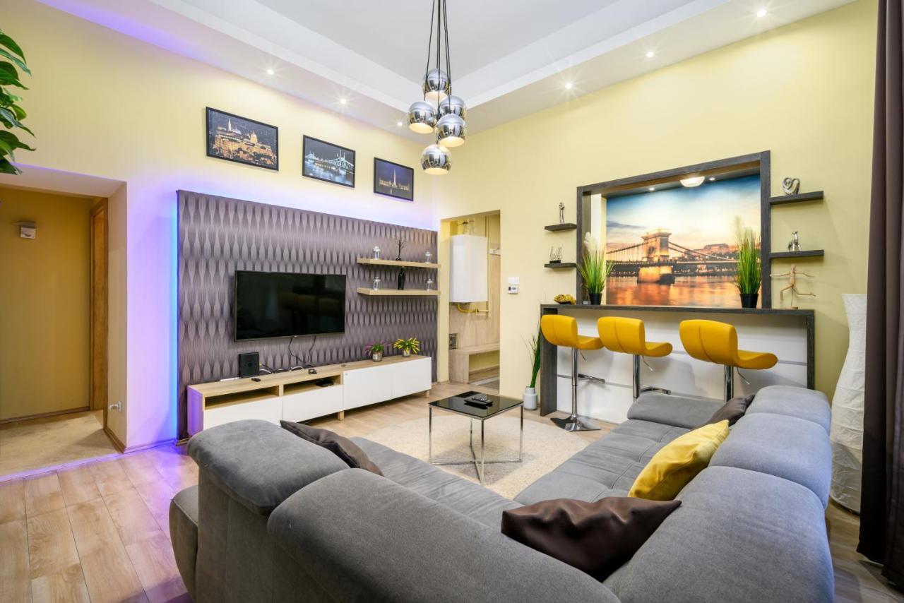 Downtown Deluxe-Two Bedroom Apartment With Sauna Budapest Bagian luar foto