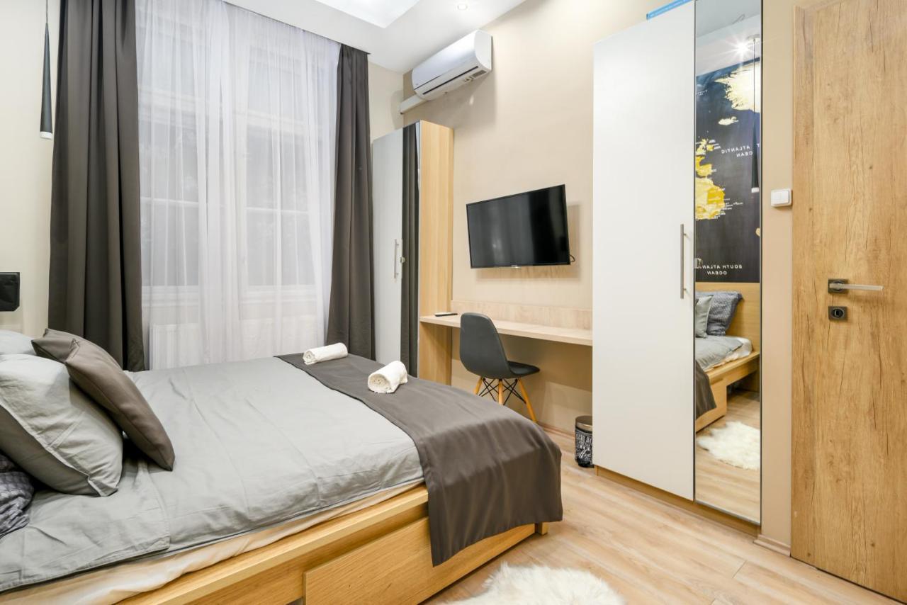 Downtown Deluxe-Two Bedroom Apartment With Sauna Budapest Bagian luar foto