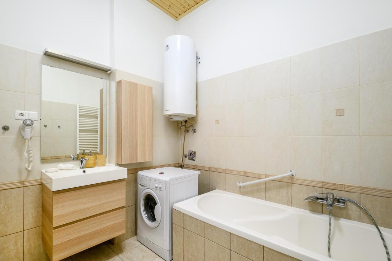 Downtown Deluxe-Two Bedroom Apartment With Sauna Budapest Bagian luar foto