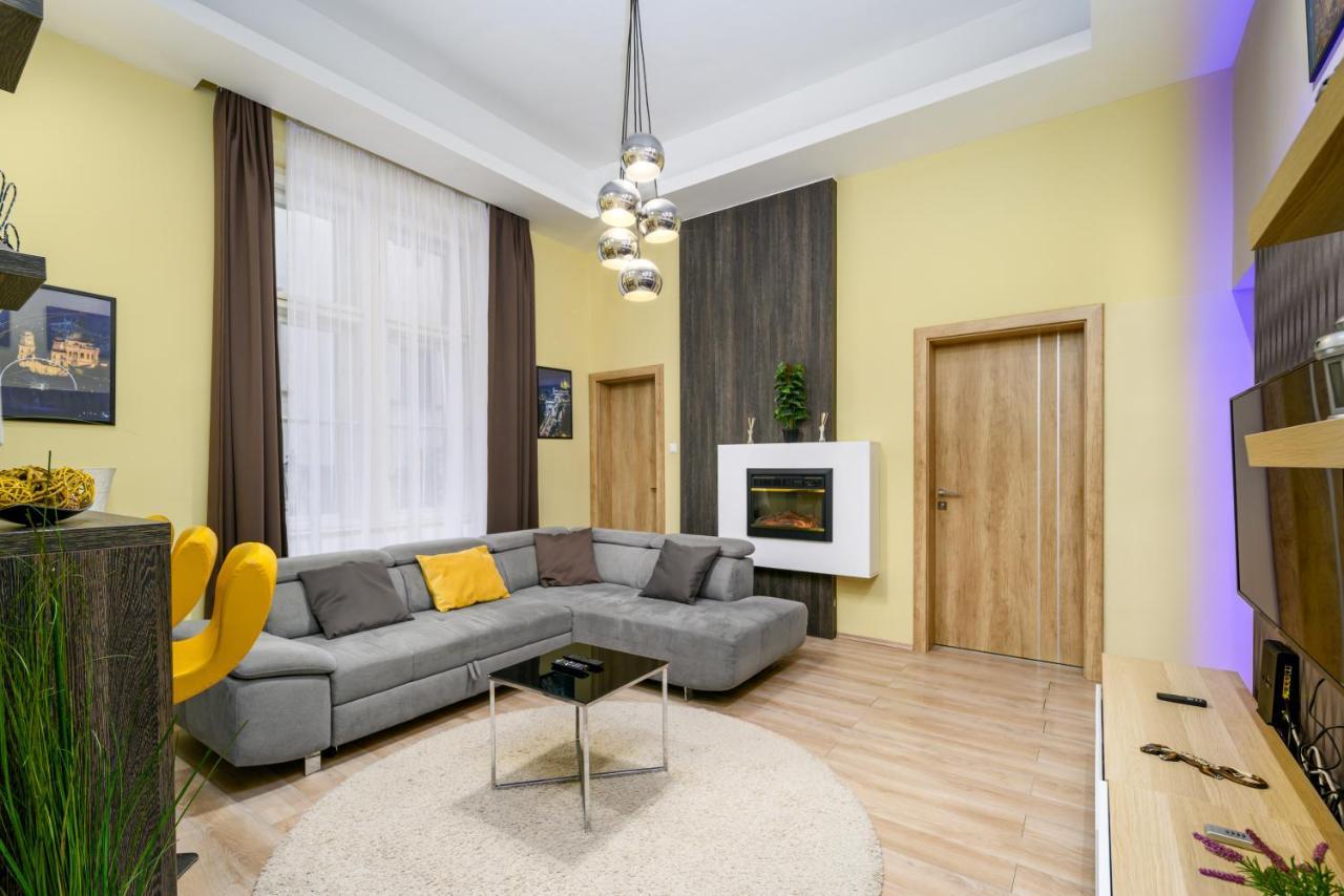 Downtown Deluxe-Two Bedroom Apartment With Sauna Budapest Bagian luar foto