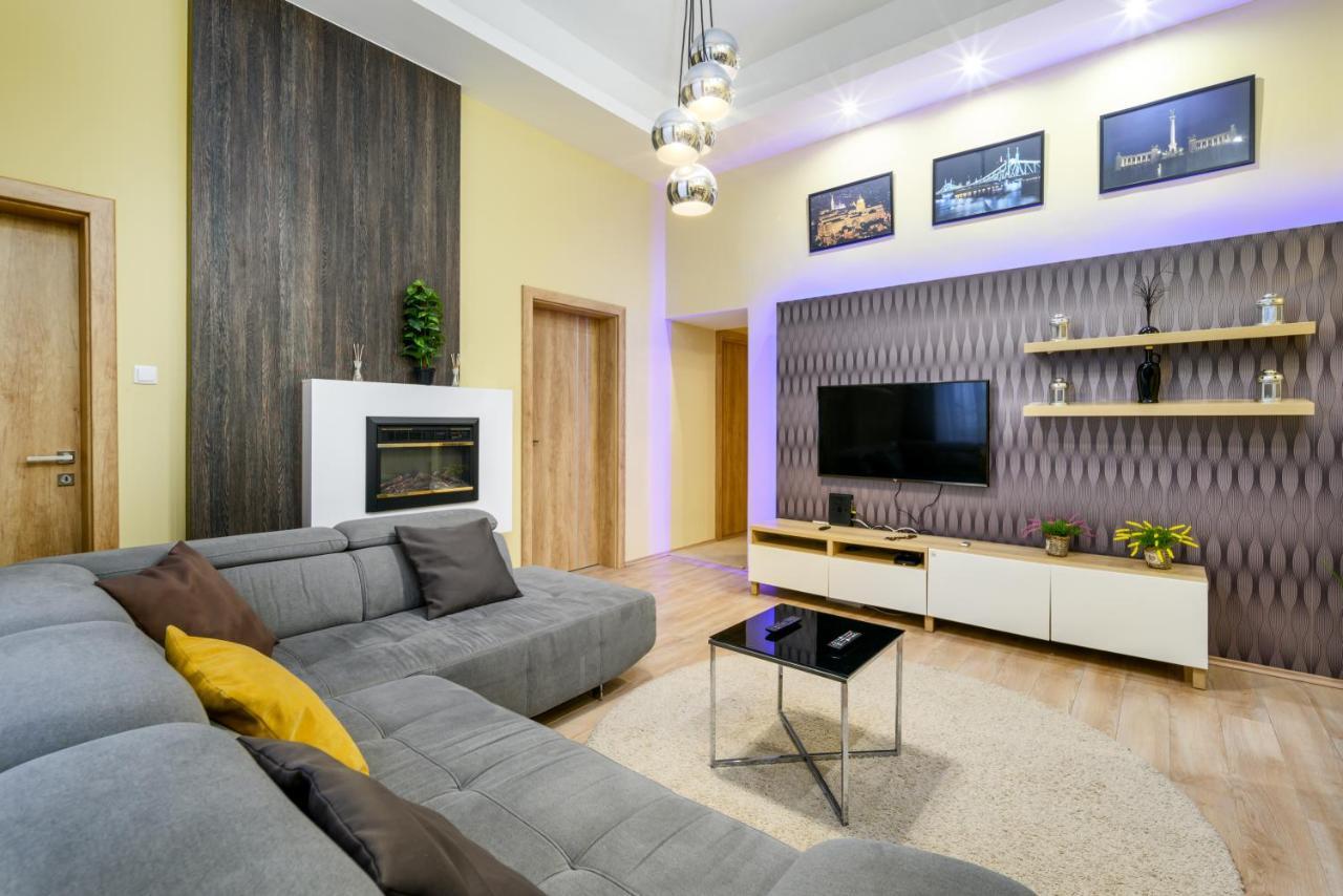 Downtown Deluxe-Two Bedroom Apartment With Sauna Budapest Bagian luar foto