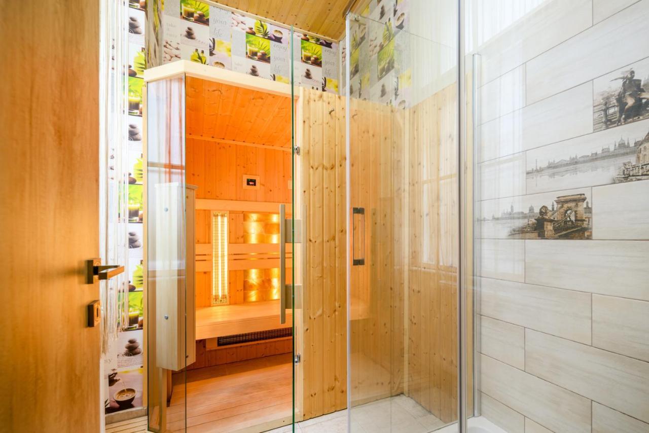 Downtown Deluxe-Two Bedroom Apartment With Sauna Budapest Bagian luar foto